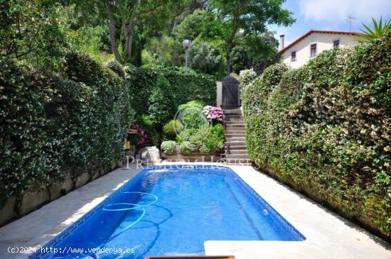 Casa en venta céntrica y con piscina en Arenys de Munt - BARCELONA