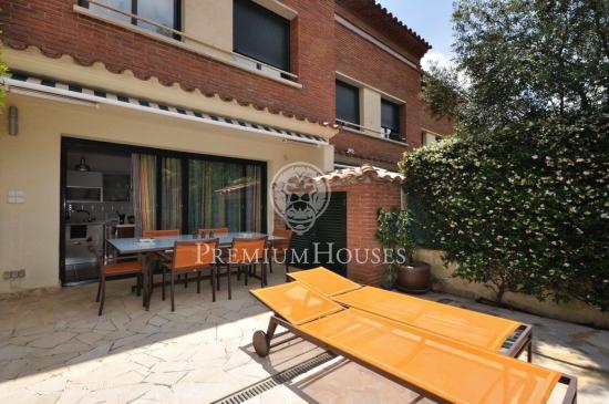 Casa en venta céntrica y con piscina en Arenys de Munt - BARCELONA