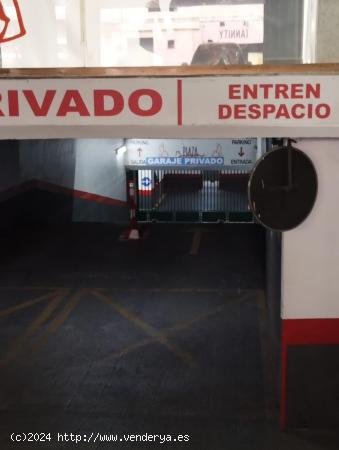 Plazas de Parking / Garajes en venta en calle Pintor Cabrera 12 Precios entre 45.000 y 55.000 € -  