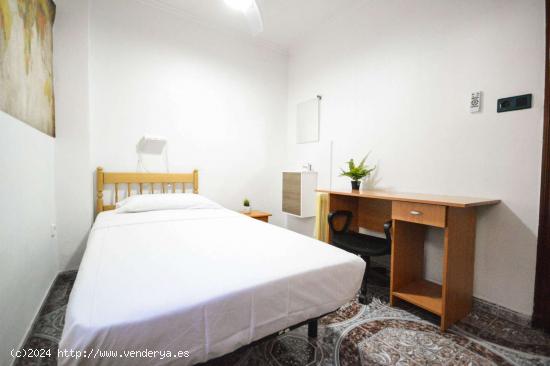  Habitación soleada con cama individual en alquiler en Algirós - VALENCIA 