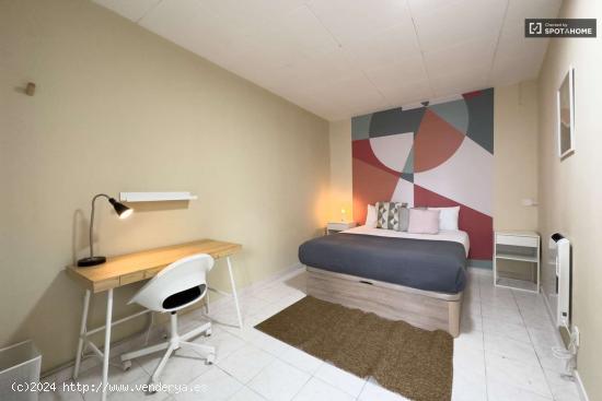  Alquiler de habitaciones en piso de 5 habitaciones en El Poble-Sec - BARCELONA 