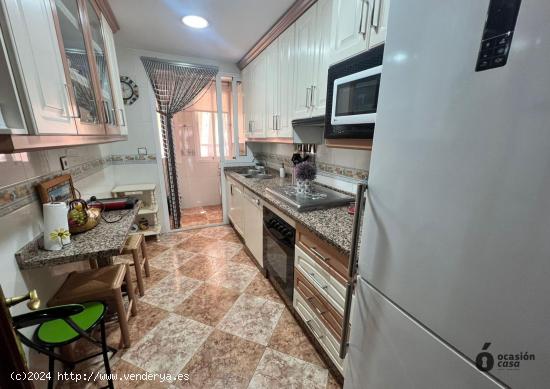 Preciosa vivienda con piscina, cochera y trastero en Zona Arcángel - CORDOBA