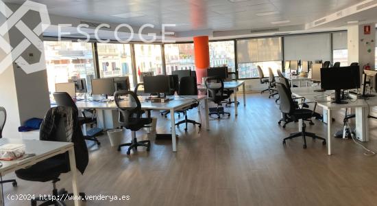  Oficina en ALQUILER esquinera, amplia y con mucha luz natural (Dreta de l’Eixample) - BARCELONA 