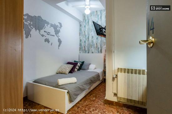  Bonita habitación en piso compartido por Eixample, Barcelona - BARCELONA 