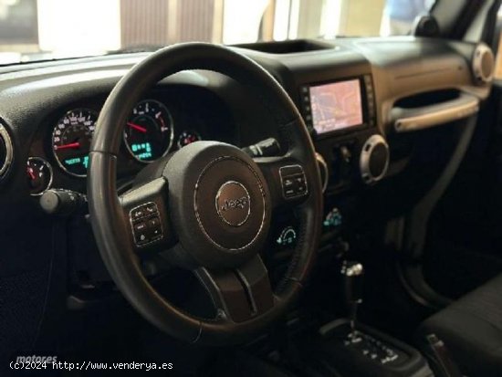Jeep Wrangler Unlimited 2.8crd Sahara Aut. de 2012 con 114.000 Km por 29.900 EUR. en Barcelona