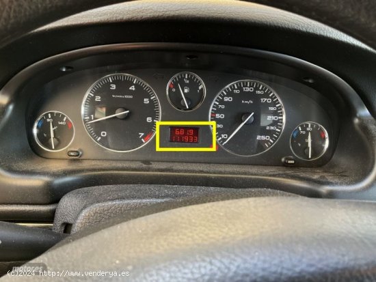 Peugeot 406 1.8i SR en automocionpere de 2002 con 111.000 Km por 3.990 EUR. en Tarragona