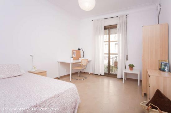  Habitación acogedora con armario independiente en el apartamento de 6 dormitorios, Eixample - BARCE 