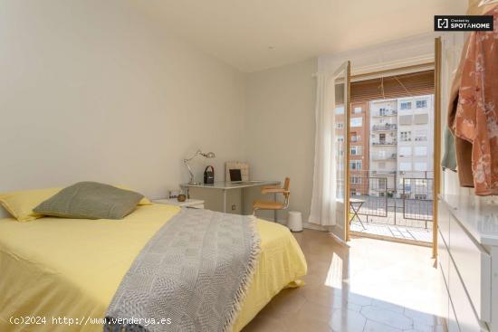  Alquiler de habitaciones en piso de 6 habitaciones en La Dreta De L'Eixample - BARCELONA 