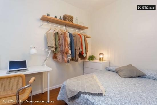  Alquiler de habitaciones en piso de 6 habitaciones en La Dreta De L'Eixample - BARCELONA 