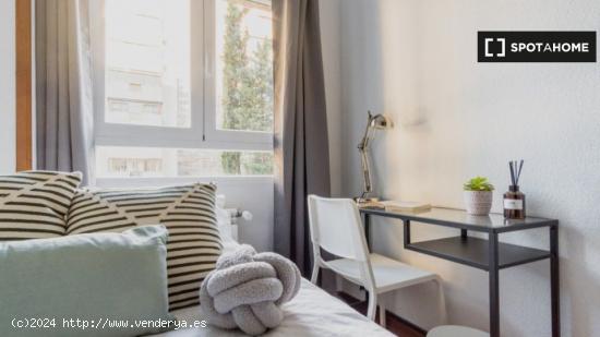 ¡Habitaciones en alquiler en piso de 4 dormitorios en Madrid! - MADRID