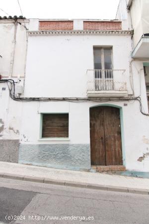 Casa adosada para reformar en Santa Maria de Villalba - BARCELONA