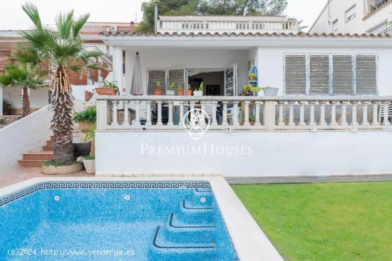 Casa independiente con vistas despejadas y piscina en Quintmar - BARCELONA