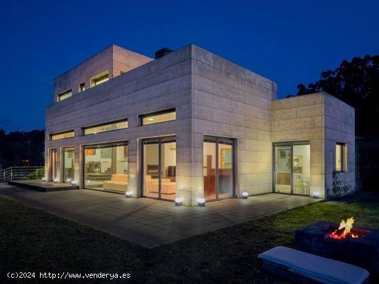 IMPRESIONANTE VILLA, CON VISTAS AL MAR, PISCINA INTERIOR Y DISEÑO MODERNO - PONTEVEDRA