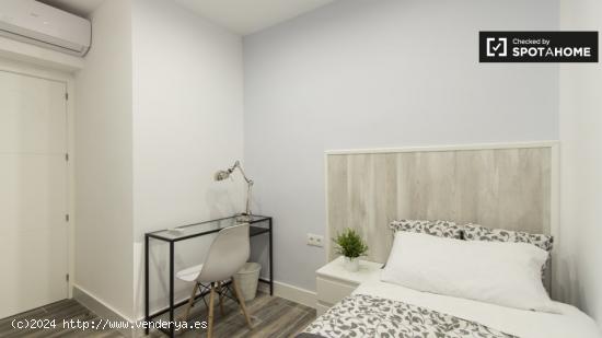 Acogedora habitación en un apartamento de 5 habitaciones, Retiro - MADRID