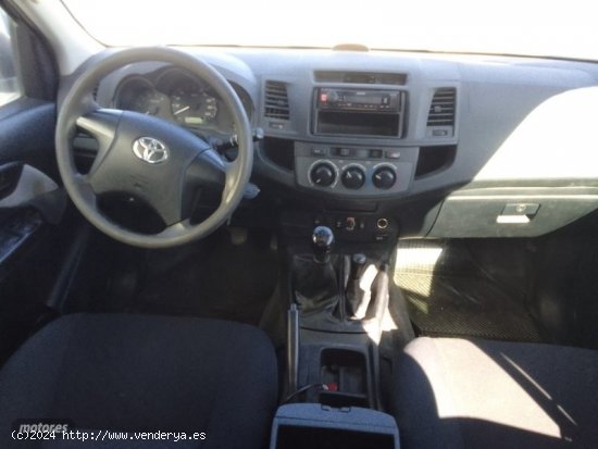 Toyota Hilux HILUX 2.5 D4D 144 CV DOBLE CABINA. de 2014 con 340.000 Km por 18.000 EUR. en Murcia