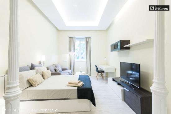  Apartamento estudio elegante con aire acondicionado y secador de alquiler en Almagro y Trafalgar ár 