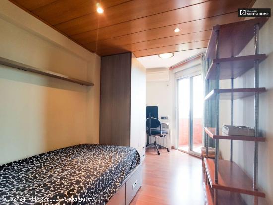  Habitación luminosa en apartamento de 3 dormitorios en Poblenou - BARCELONA 
