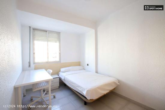  Habitación luminosa en alquiler en apartamento de 3 dormitorios en Camins al Grau. - VALENCIA 