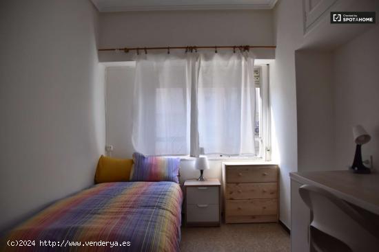  Acogedora habitación en apartamento de 4 habitaciones - VALENCIA 