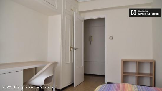 Acogedora habitación en apartamento de 4 habitaciones - VALENCIA