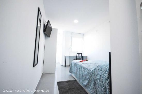  Alquiler de habitaciones en piso de 4 habitaciones en Camins Al Grau - VALENCIA 
