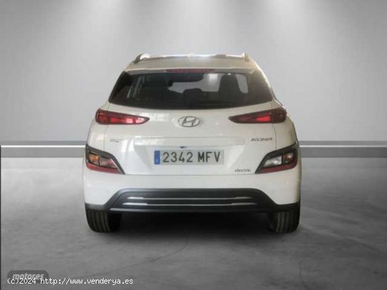 Hyundai Kona Electric Maxx 100kW de 2023 con 9.261 Km por 31.200 EUR. en Huelva