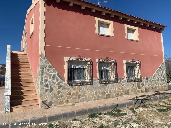 Preciosa casa en Moratalla con parcela y piscina - MURCIA