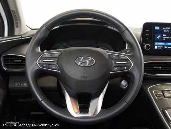 Hyundai Santa Fe Santa Fe 1.6TGDI HEV Klass 7pl 2WD 6AT de 2023 con 5.800 Km por 42.990 EUR. en Cadi