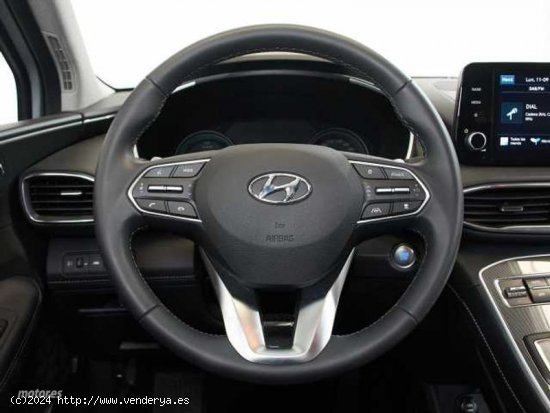 Hyundai Santa Fe Santa Fe 1.6TGDI HEV Maxx 7pl 2WD 6AT de 2023 con 1.500 Km por 45.990 EUR. en Cadiz