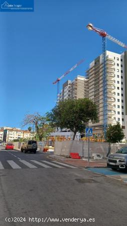 Local ideal para cambio de uso en Vistafranca-Avenida Velázquez. - MALAGA