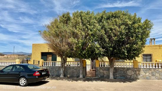 Casa de planta baja y 4 dormitorios venta en Albaricoques - ALMERIA