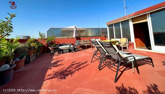 Ático de 130m2 con magnifica terraza de 70m2, tres dormitorios, dos baños y garaje. - MADRID