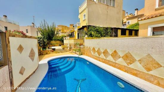 Villa independiente con piscina propia - ALICANTE