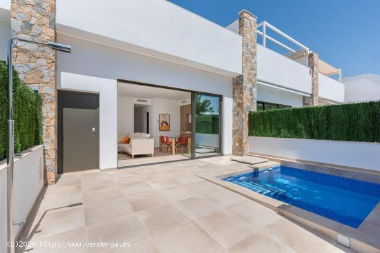 Villas nuevas con piscina privada - ALICANTE
