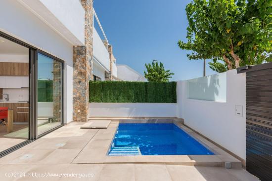 Villas nuevas con piscina privada - ALICANTE