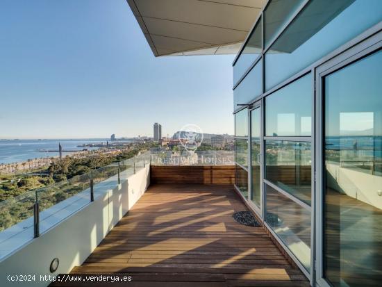 Espectacular ático con terraza y con panorámicas vistas al mar y a Barcelona - BARCELONA