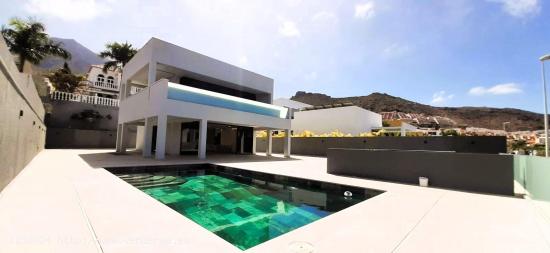 Magnífica Villa Moderna con Piscina Privada en Adeje - SANTA CRUZ DE TENERIFE
