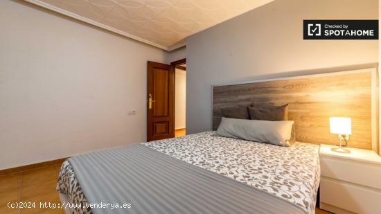 Elegante habitación en apartamento de 6 dormitorios en Rascanya - VALENCIA