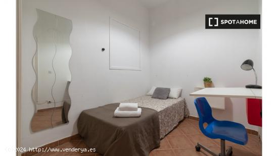 Habitación en piso de 5 habitaciones en Lavapiés, Madrid - MADRID
