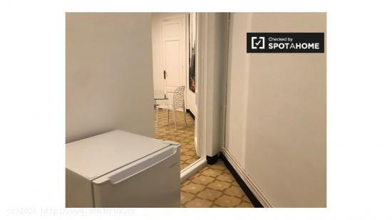 Alquiler de habitaciones en apartamento de 5 dormitorios cerca de L'Auditori en Eixample Dreta - BAR