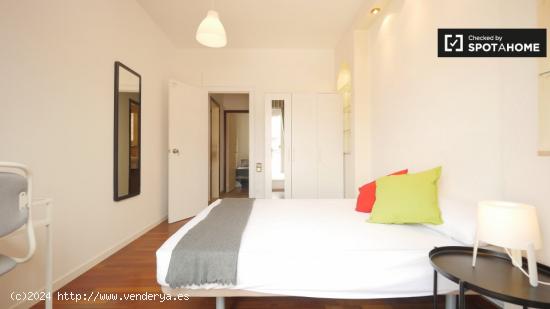 Habitación luminosa en apartamento de 6 dormitorios en Les Corts - BARCELONA