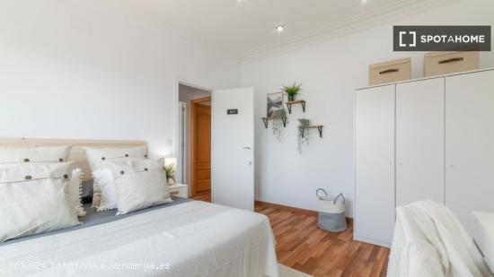 Habitaciones en alquiler en el apartamento de 5 dormitorios en Sarrià-Sant Gervasi - BARCELONA