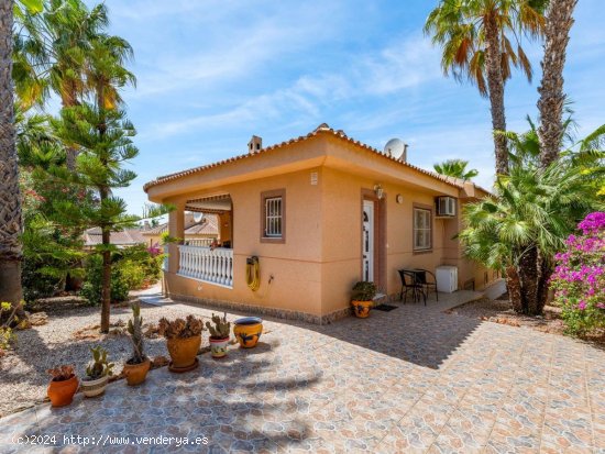 Villa en venta en Benijófar (Alicante)