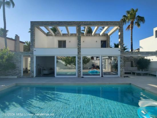 Espectacular villa de lujo con piscina privada en La Zenia, Orihuela Costa - ALICANTE