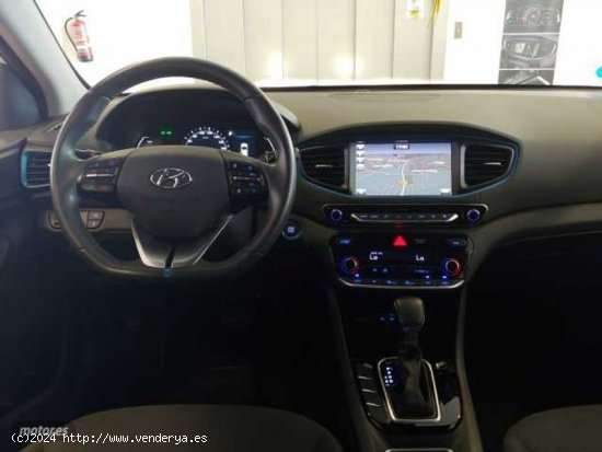 Hyundai Ioniq 1.6 GDI Tecno de 2019 con 73.000 Km por 18.400 EUR. en Madrid
