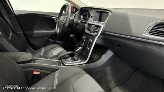Volvo V 40 V40 T2 Momentum Automatico de 2018 con 93.000 Km por 20.900 EUR. en Ourense