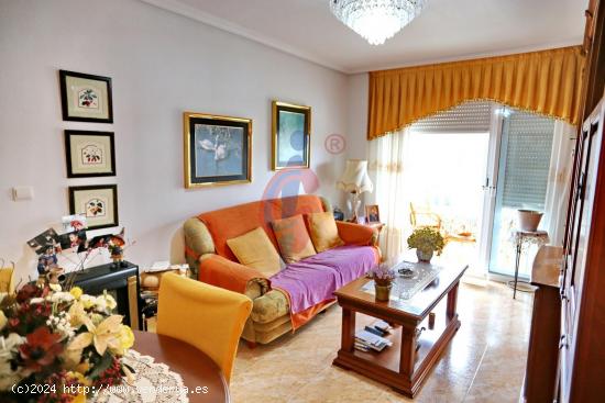 ¡Apartamento con dos dormitorios en la urbanización Pinar de Guardamar con orientación sur! - ALI