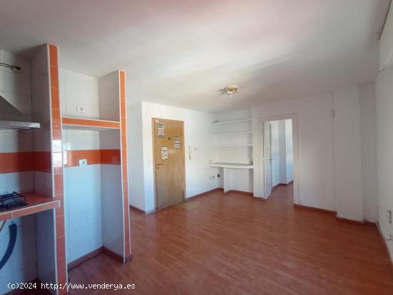 Apartamento con cocina integrada en salón - MALAGA