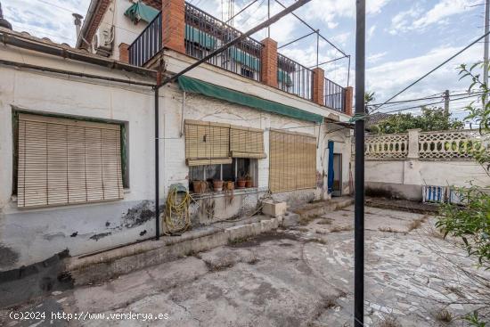 Casa con gran patio para reformar en Cardenal Parrado - GRANADA