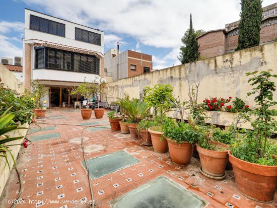 Única propiedad  con gran terraza en el centro de Sant Just Desvern - BARCELONA